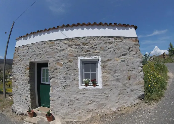 Palheiros Da Ribeira