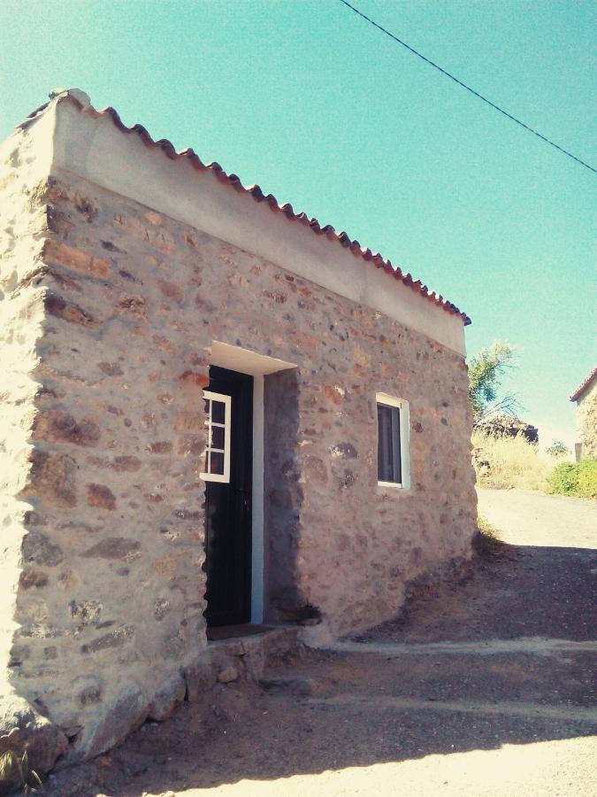 Palheiros Da Ribeira