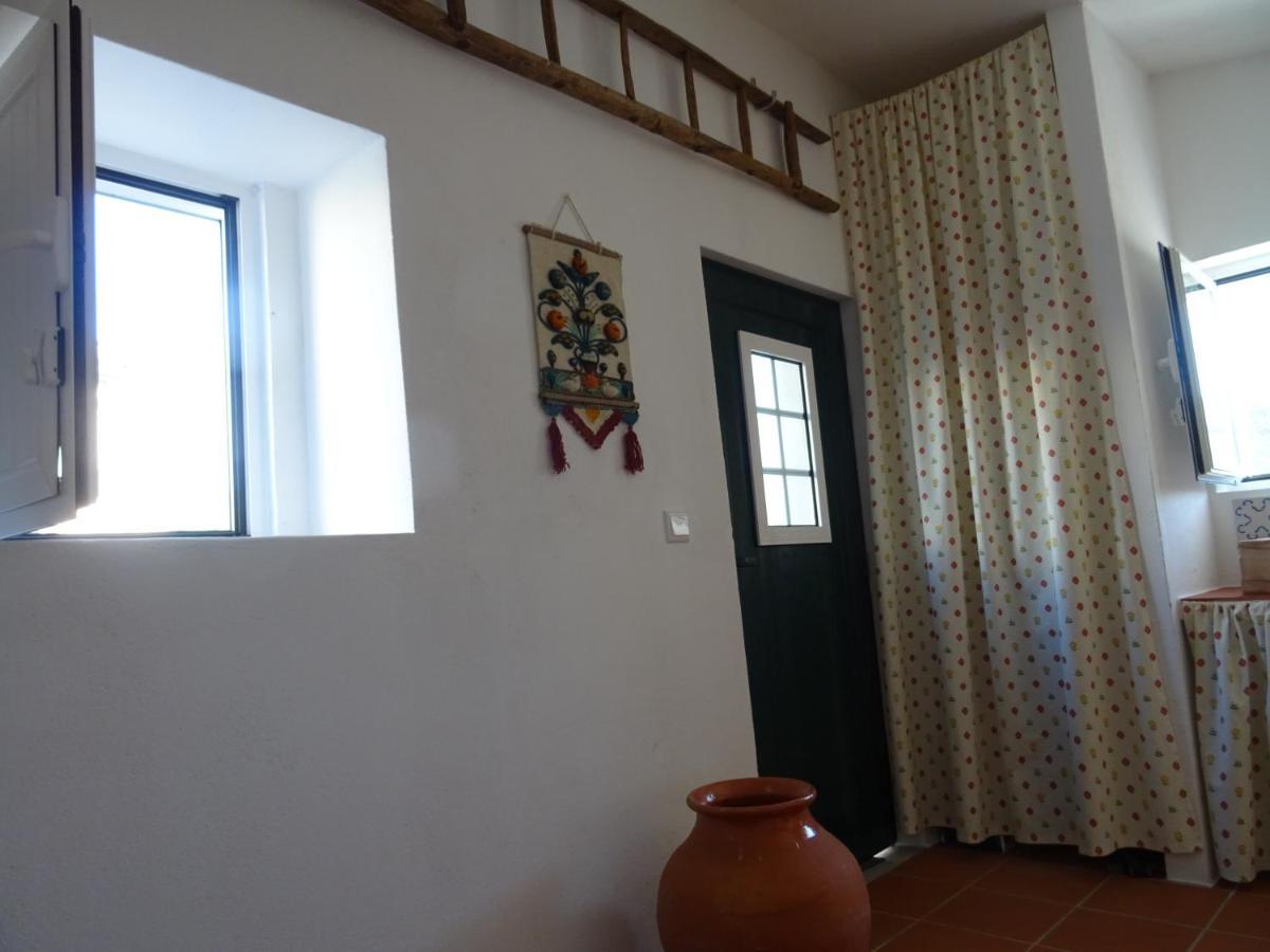 Palheiros Da Ribeira