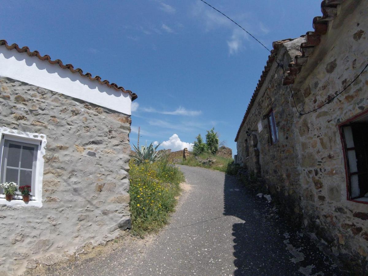 Palheiros Da Ribeira Country house