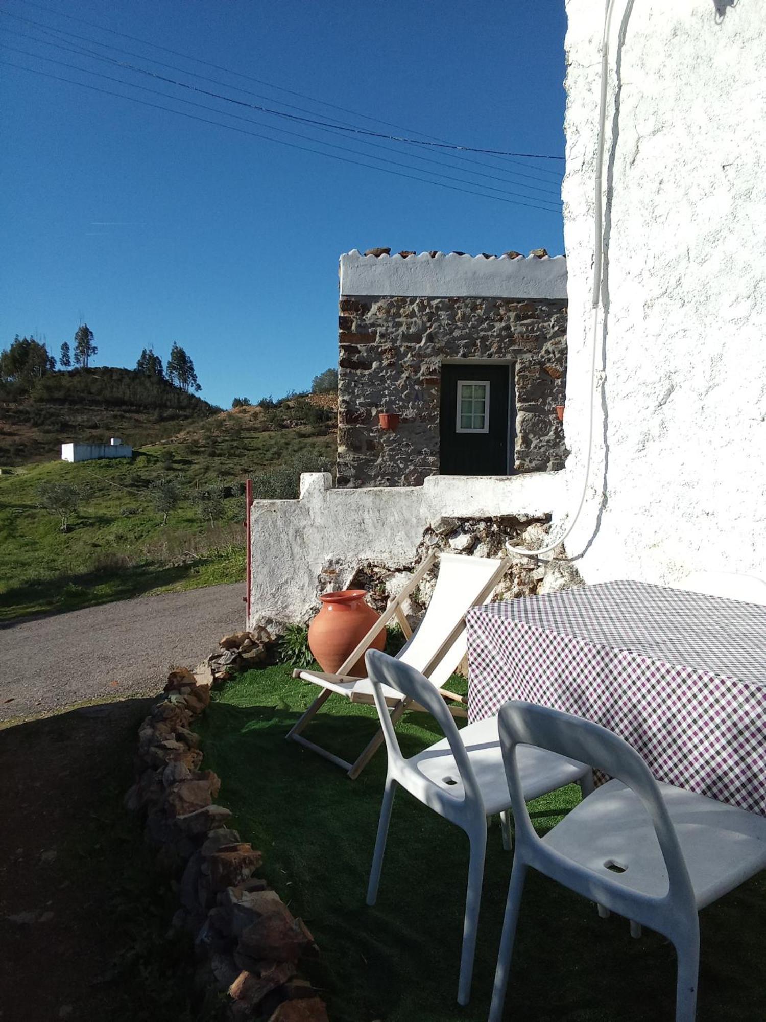 Palheiros Da Ribeira Country house *